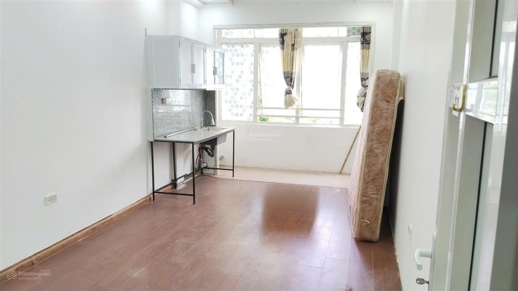 Cho thuê phòng 2 ngủ 1 wc 45m2 tầng 4 mặt phố đội cấn, ba đình full đồ giá 5 triệu/tháng