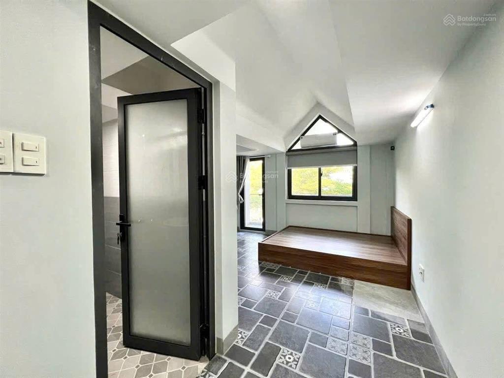 Cho thuê chdv ban công, 40m2, tách bếp giá 4tr8 quận 8