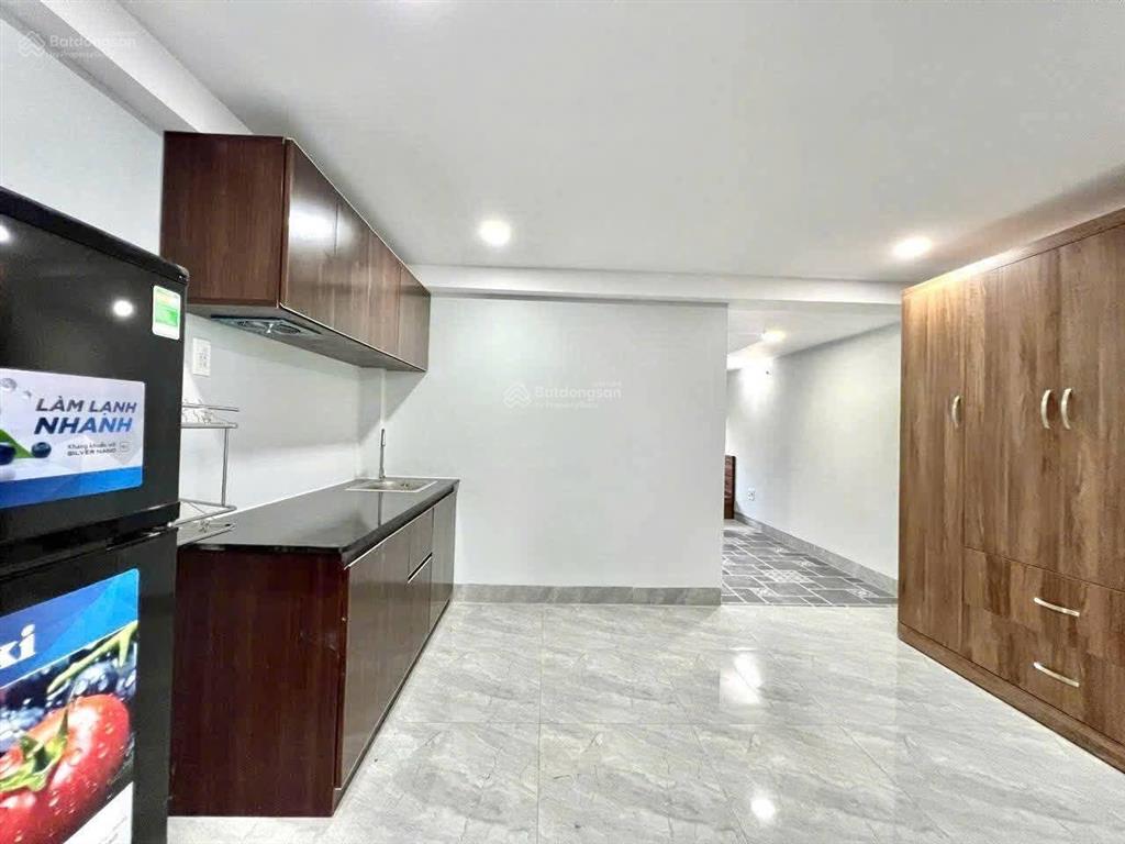 Cho thuê chdv ban công, 40m2, tách bếp giá 4tr8 quận 8