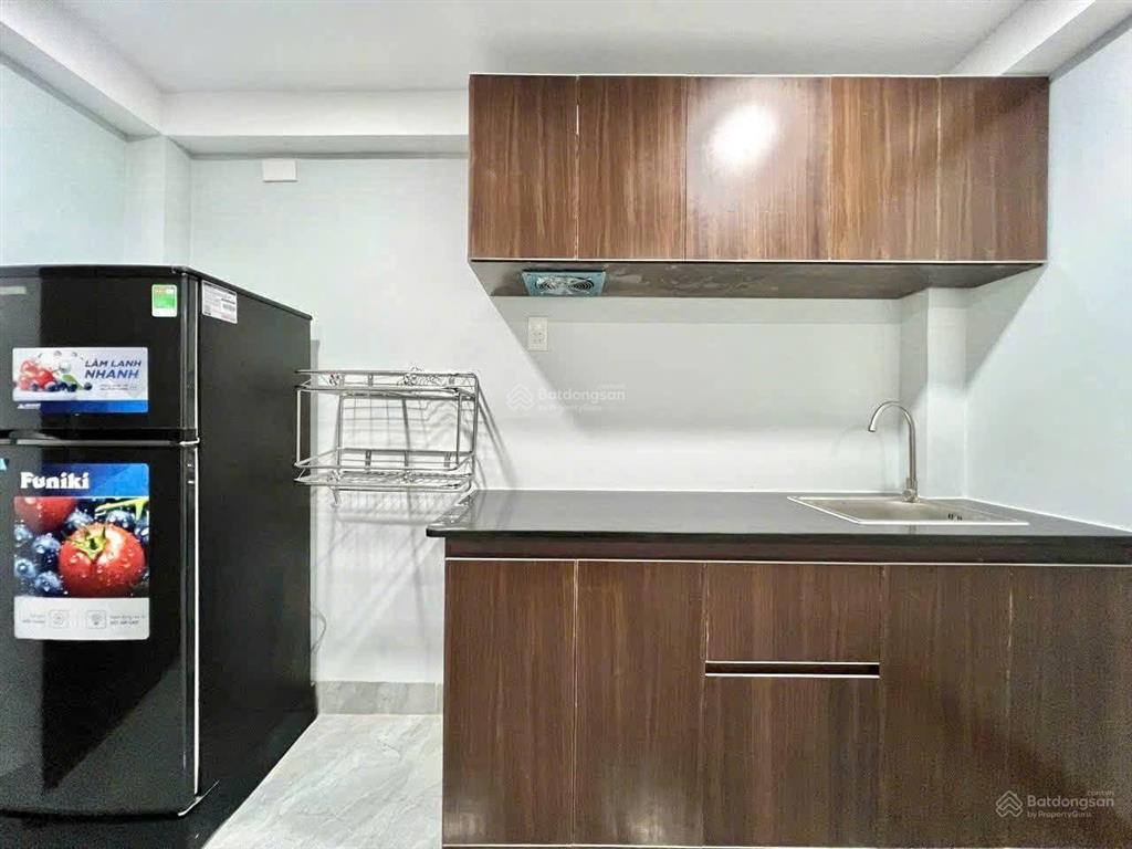 Cho thuê chdv ban công, 40m2, tách bếp giá 4tr8 quận 8