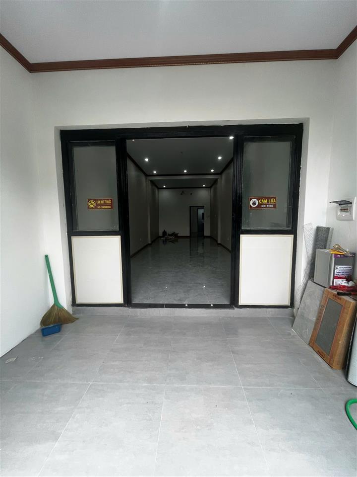 CC cho thuê nhà 50m ô tô  Lương Thế Vinh, 68m² x 2 tầng, mặt tiền 3.7m, giá 15 triệu