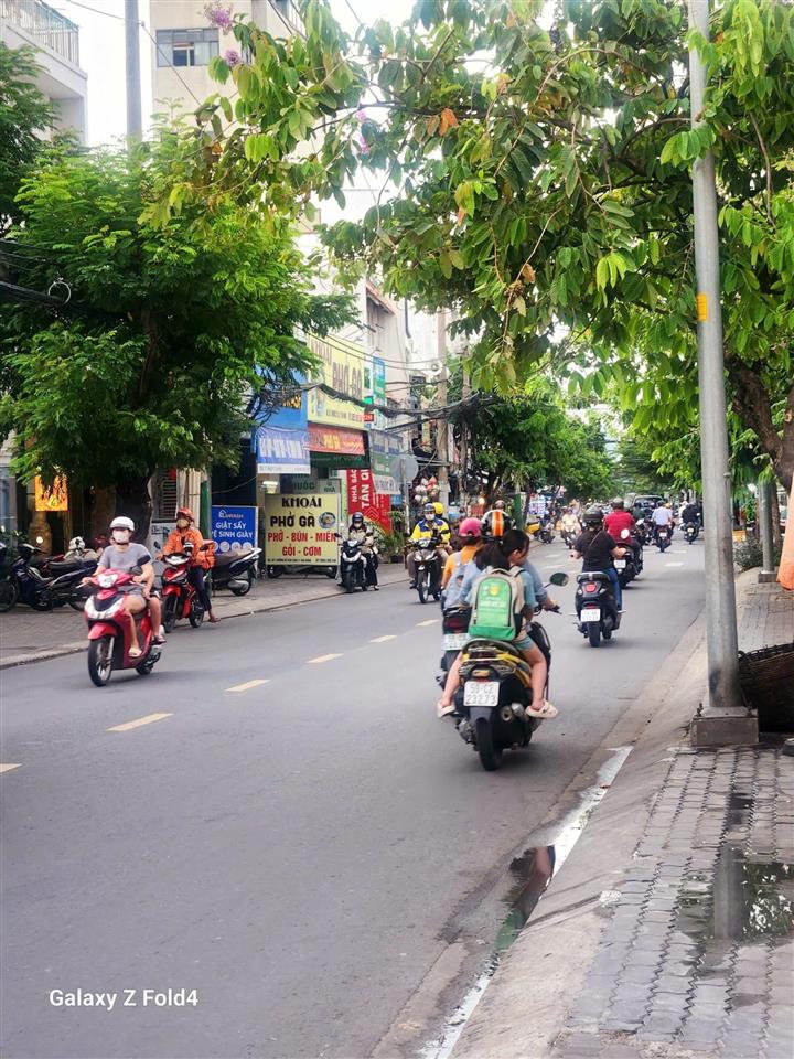 Bán nhà mt đường kinh doanh số 10 q7 4x20m trệt 3l sân thượng giá 23,5 tỷ tl
