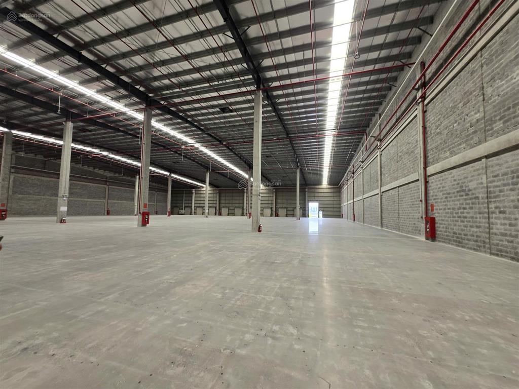Cho thuê kho xưởng 5.261m² kcn long hậu phù hợp sản xuất & logistics | kết nối thuận tiện tp. hcm