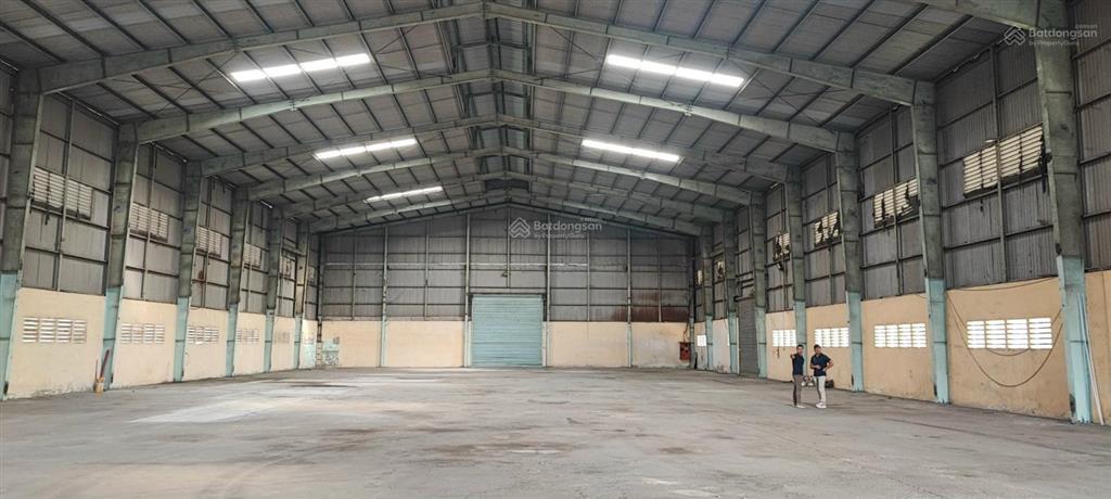 Cho thuê kho xưởng 2000m2 ql1a bến lức long an