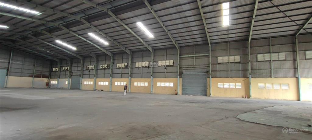 Cho thuê kho xưởng 2000m2 ql1a bến lức long an