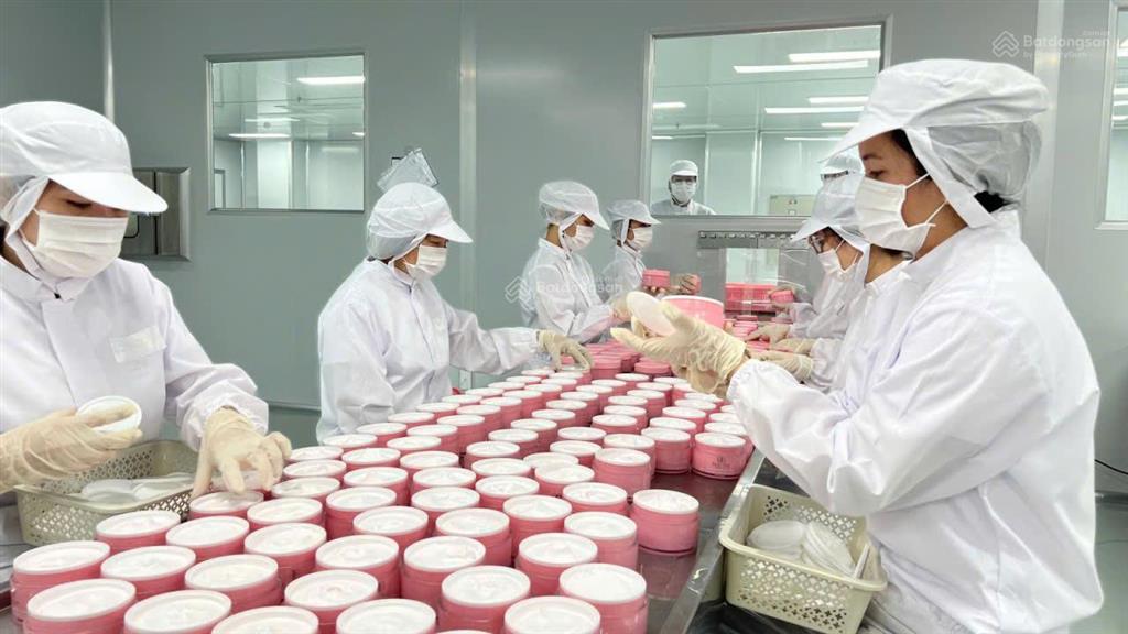 Chuyển nhượng nhà xưởng 1000m2 nhà máy mỹ phẩm kcn long hậu