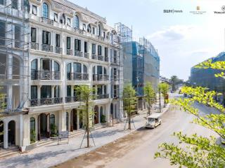 1 căn đông nam sát đường nối hoàng quốc việt kéo dài 4 tầng kiến trúc châu âu vốn vào 4,x tỷ mt 5m