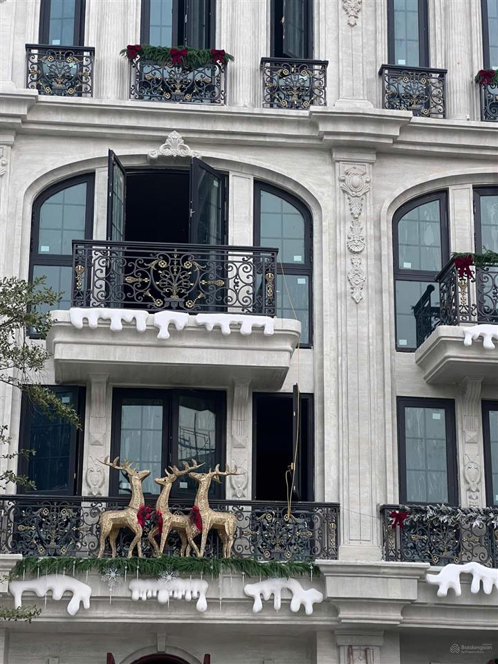 "độc quyền" liền kề 4 tầng 75m2 đất, trục đường thông 13,5m, mặt đường nối hoàng quốc việt kéo dài