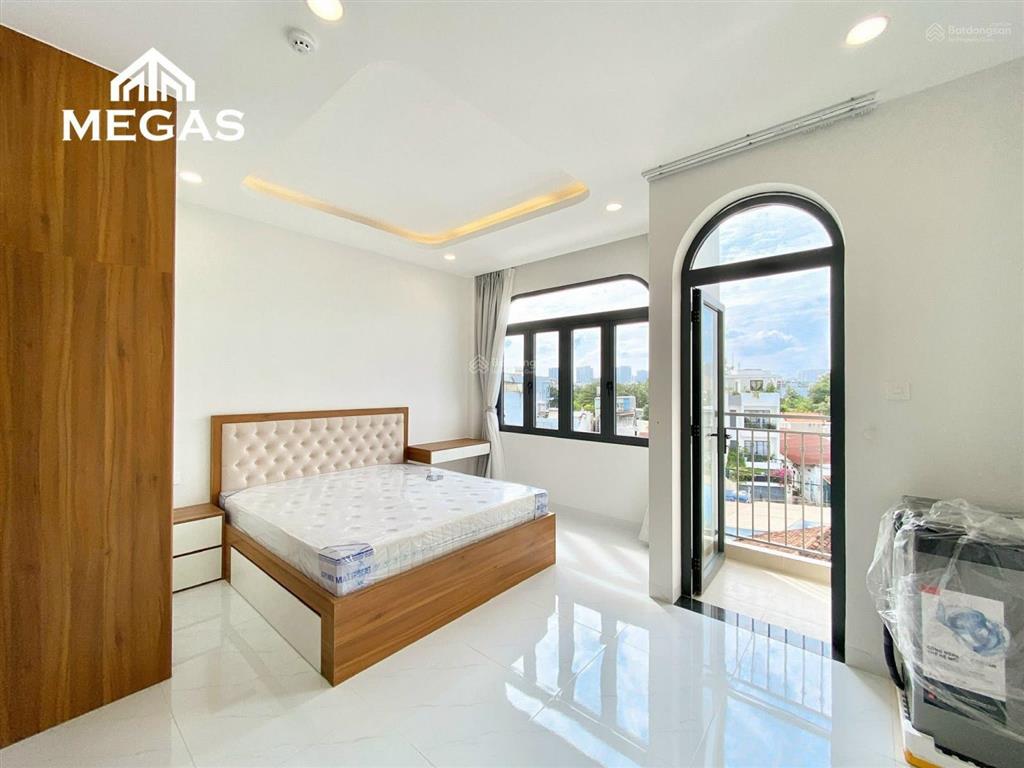 Căn hộ ban công rộng 35m2 mới 100%  full nội thất + máy giặt riêng  ngay emart phan huy ích