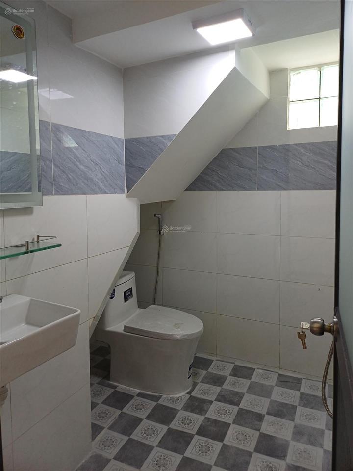 Nhà mới ở ngay33m² 3pn ,1 lầu , hẻm 3 gác lương văn can, p15q8, shr giá 3,98 tỷ