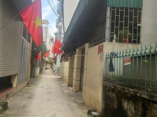 Cần bán gấp 72 m2 giá chỉ 100tr , ngõ thông , gần ô tô 50m , có bãi đỗ , khu vực dân trí cao