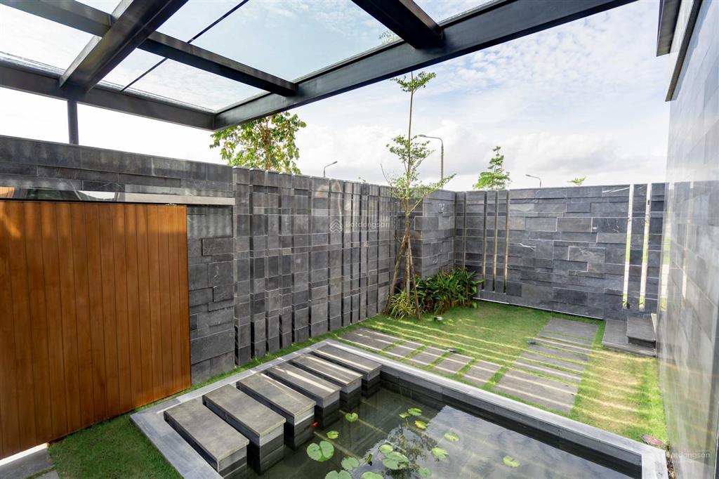 Tôi bán căn villas 300m2 đẳng cấp nhất đn, trực diện sông, có hồ bơi, an ninh 24/7  0901 156 ***