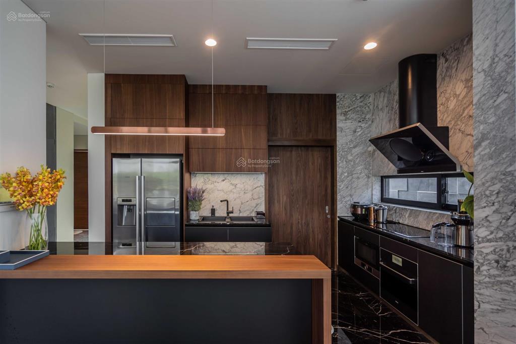 Tôi bán căn villas 300m2 đẳng cấp nhất đn, trực diện sông, có hồ bơi, an ninh 24/7  0901 156 ***