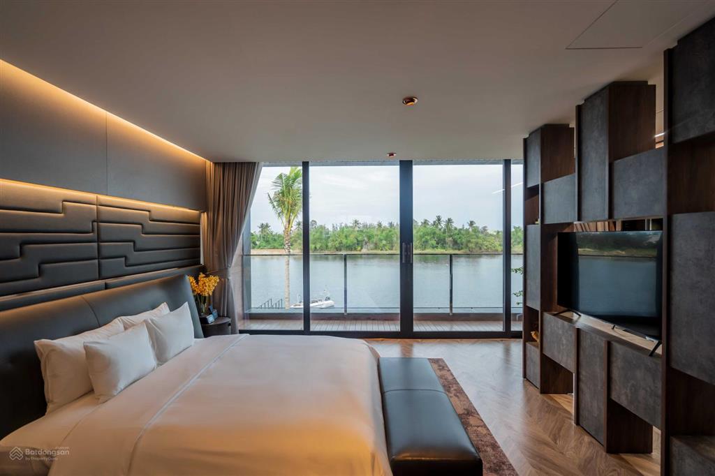 Tôi bán căn villas 300m2 đẳng cấp nhất đn, trực diện sông, có hồ bơi, an ninh 24/7  0901 156 ***