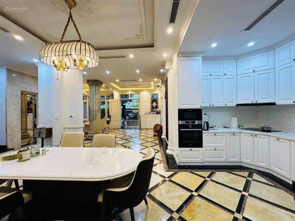 Biệt thự cạnh vinhomes riverside 56tỷ 179m2, vỉa hè, lô góc, thang máy. hiện đại full nội thất xịn