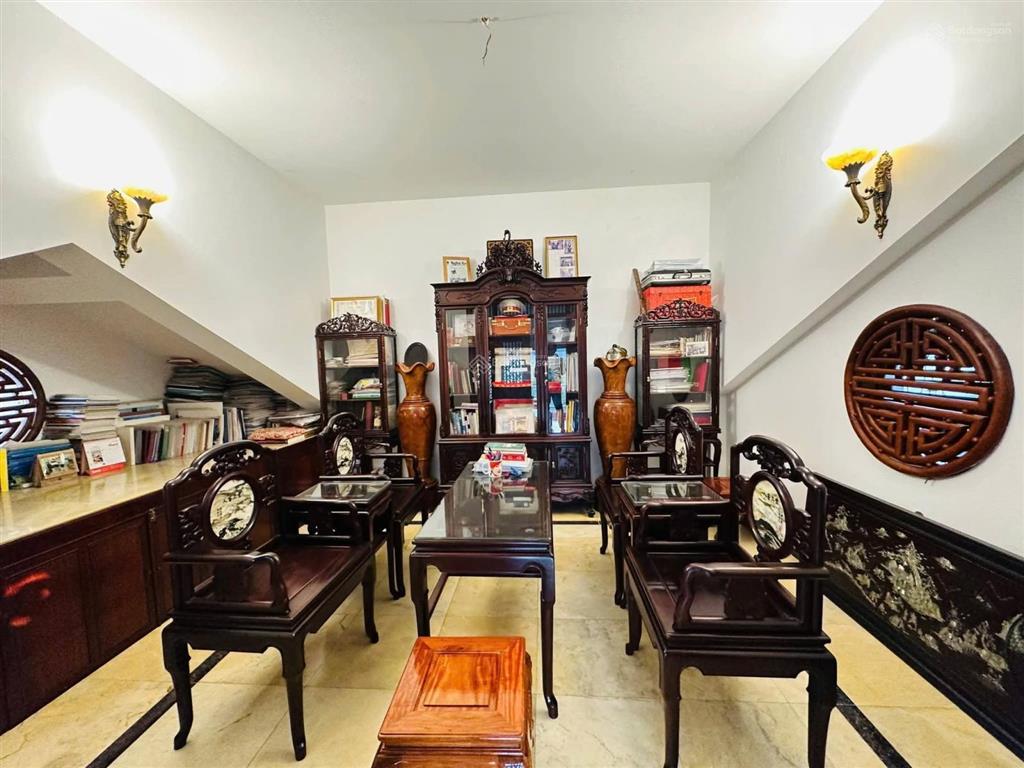 Biệt thự cạnh vinhomes riverside 56tỷ 179m2, vỉa hè, lô góc, thang máy. hiện đại full nội thất xịn