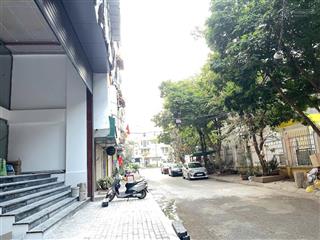 Bán gấp tòa văn phòng mặt phố chu huy mân dt 135m2 x10 tầng mặt tiền 10m  dòng tiền hơn 2 tỷ/năm