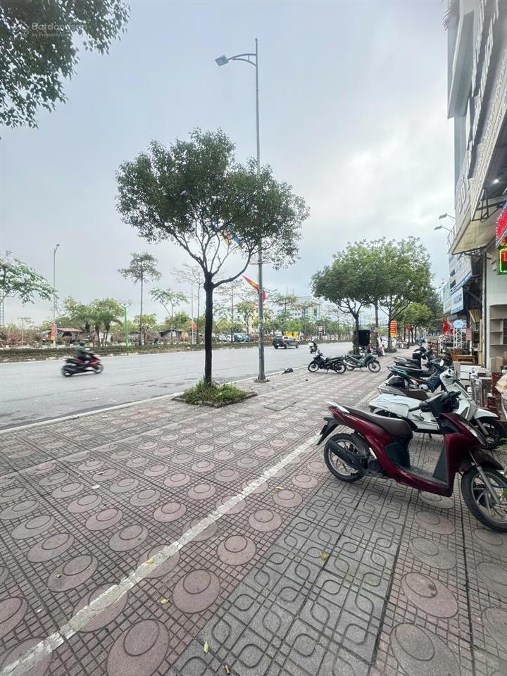 Chủ hạ chào hơn 12tỷ, mặt phố ngô gia tự giá siêu đầu tư. 173m2 3 tầng, khu vực trung tâm