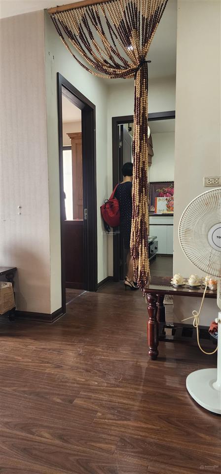 Chính chủ bán gấp 4,2 tỷ, 2 ngủ 2 vs căn cc homeland, căn góc tầng trung tại cc homeland long biên