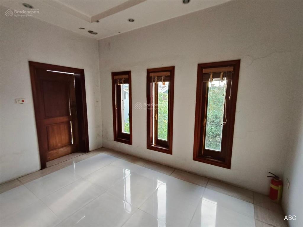 Siêu biệt thự 310m2 4tầng, mặt tiền 14m, cạnh khu vinhomes riverside, hoàng thế thiện. giá 80tỷ