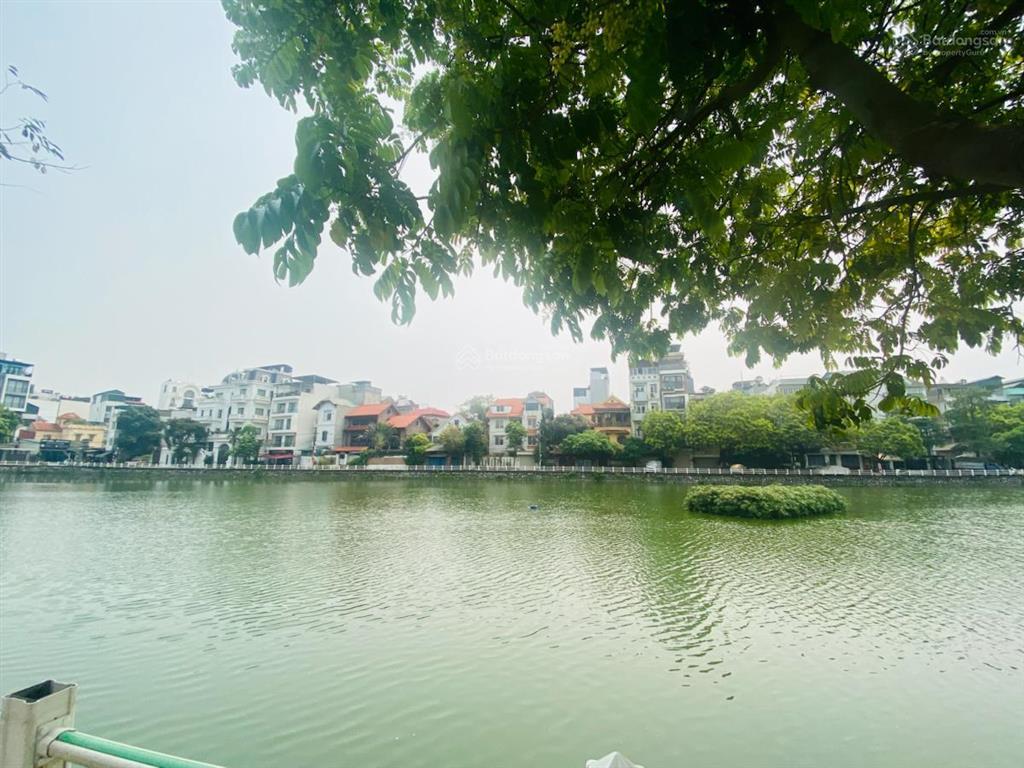 View mặt hồ bồ đề 178m2, mặt tiền 6m. chủ cần bán gấp giải quyết việc gia đình. thương lượng mạnh