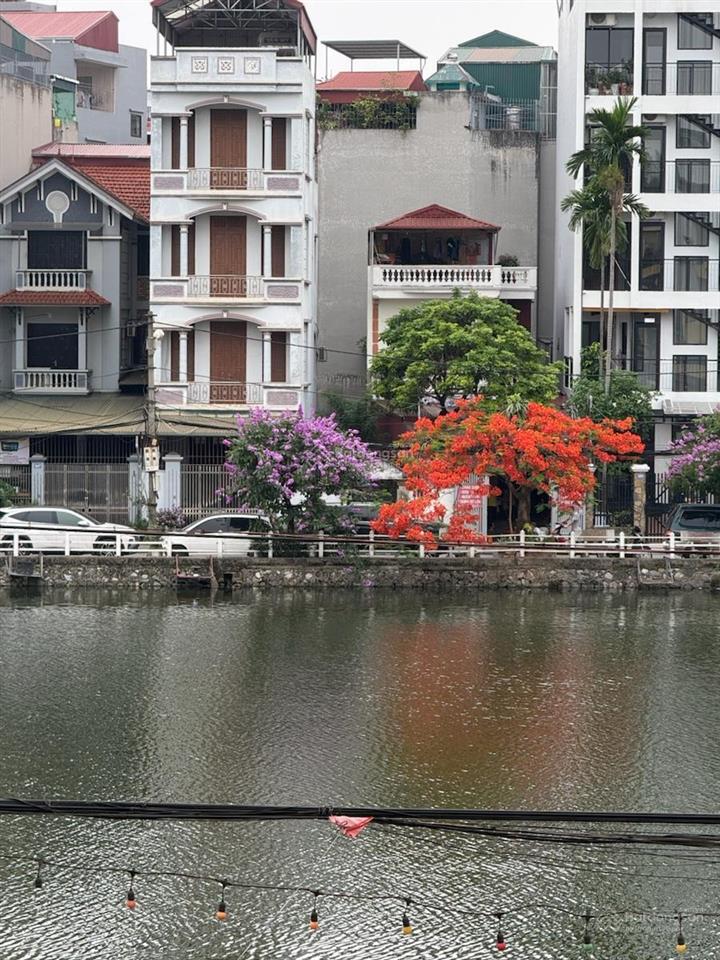 View mặt hồ bồ đề 178m2, mặt tiền 6m. chủ cần bán gấp giải quyết việc gia đình. thương lượng mạnh