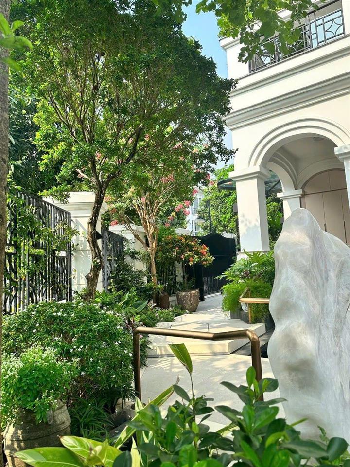 Siêu bt vinhomes riverside 380m2 nguy nga lộng lẫy đẳng cấp bể bơi ngoài trời, hầm rượu, sân vườn