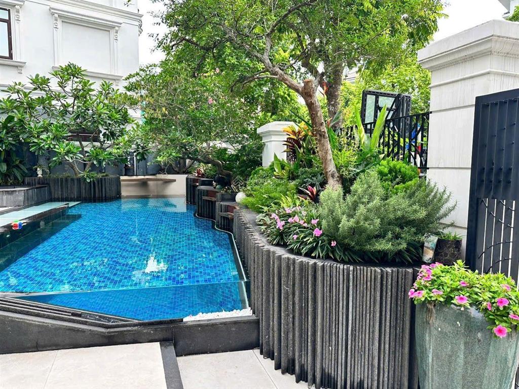 Siêu bt vinhomes riverside 380m2 nguy nga lộng lẫy đẳng cấp bể bơi ngoài trời, hầm rượu, sân vườn