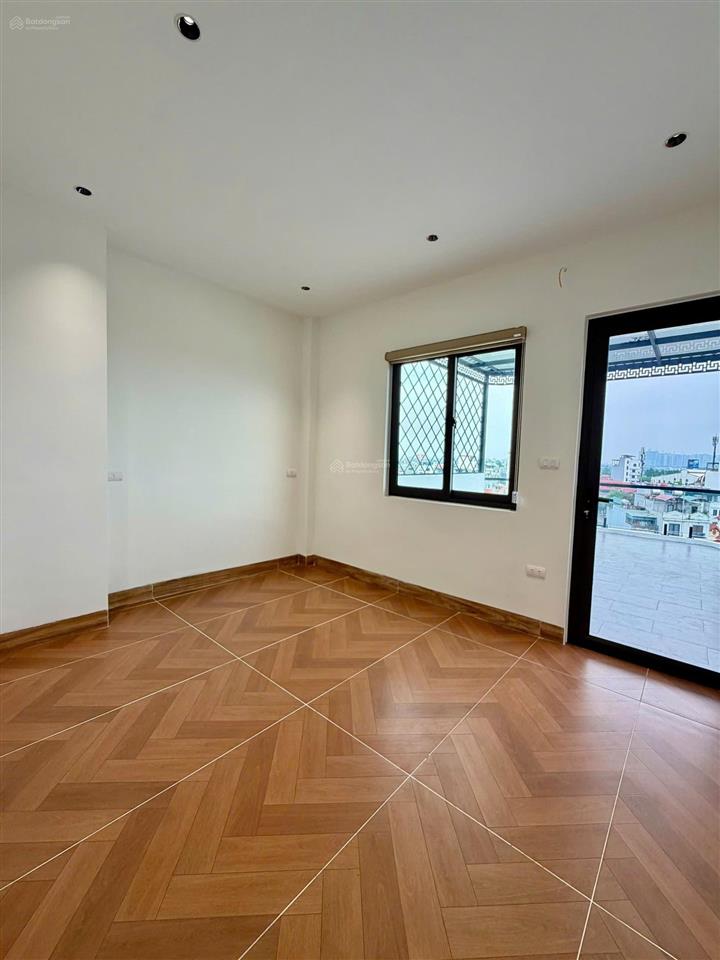 Tòa nhà view hồ long biên, chỉ 14,6 tỷ 55m2 7 tầng thang máy, gara, ô tô tránh full nội thất.