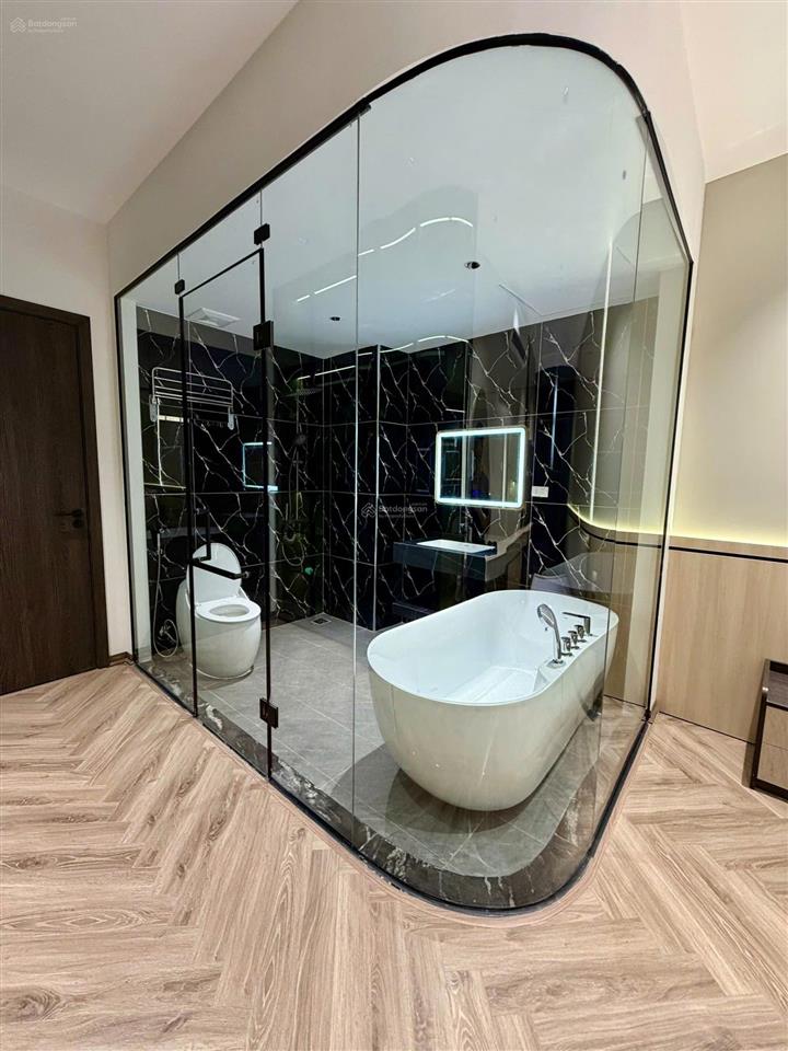 Tòa nhà view hồ long biên, chỉ 14,6 tỷ 55m2 7 tầng thang máy, gara, ô tô tránh full nội thất.