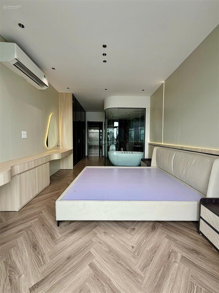Tòa nhà view hồ long biên, chỉ 14,6 tỷ 55m2 7 tầng thang máy, gara, ô tô tránh full nội thất.