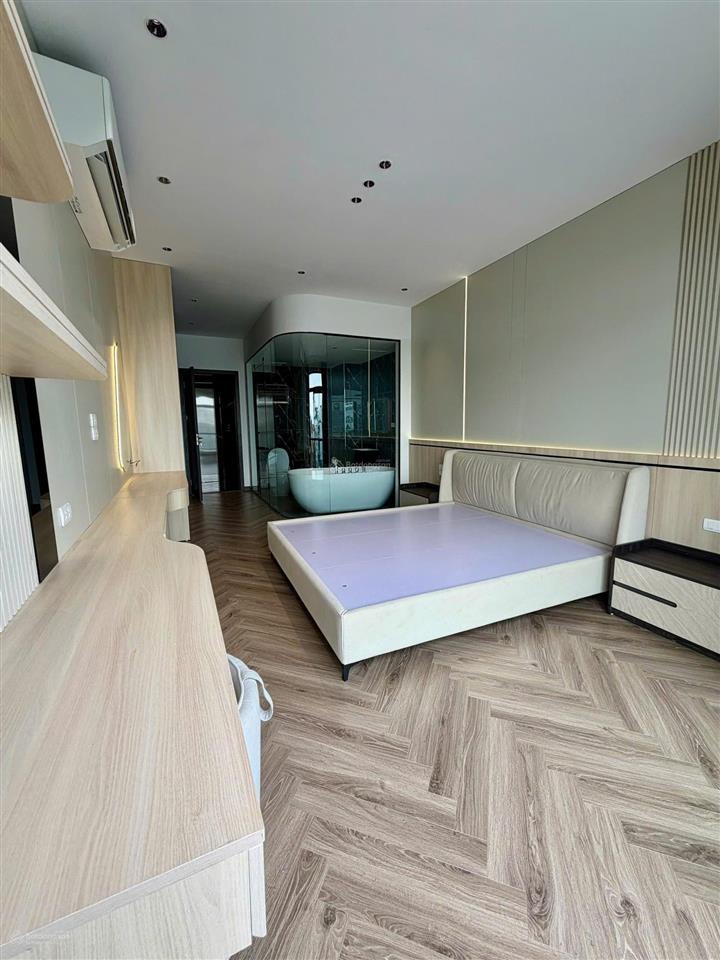 Tòa nhà view hồ long biên, chỉ 14,6 tỷ 55m2 7 tầng thang máy, gara, ô tô tránh full nội thất.
