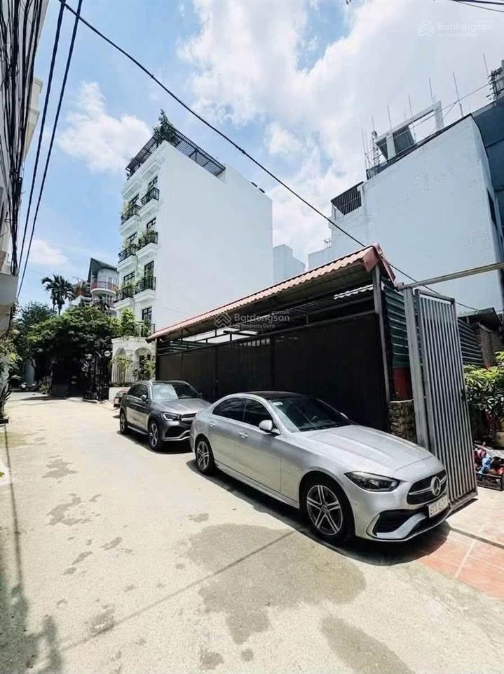 Siêu hiếm đất ngọc thụy, lô góc gần công viên, 63m2 ô tô tránh, vào nhà, đã tách làm 2 sổ. 16 tỷ