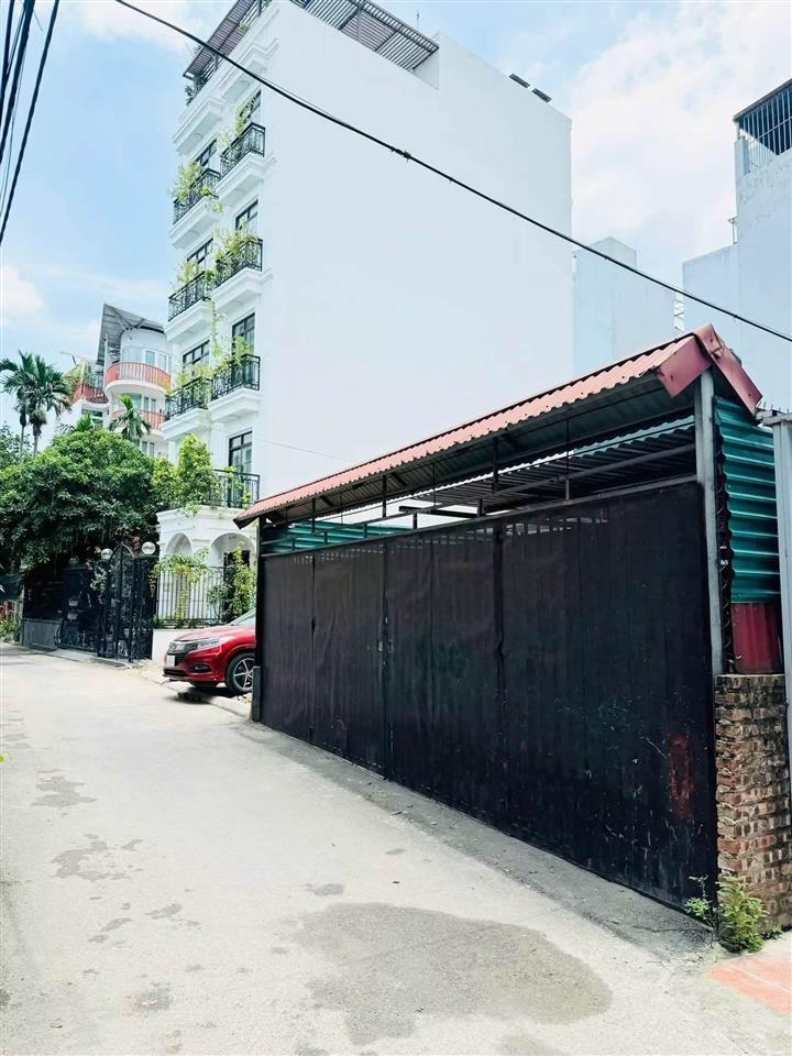 Siêu hiếm đất ngọc thụy, lô góc gần công viên, 63m2 ô tô tránh, vào nhà, đã tách làm 2 sổ. 16 tỷ