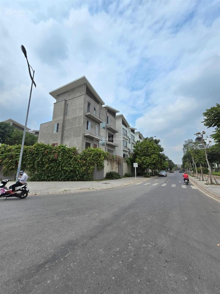Phân lô tái định cư ngọc thụy long biên, 90m2 mt 6m ô tô tránh, chạy vòng quanh, vỉa hè 22.5 tỷ
