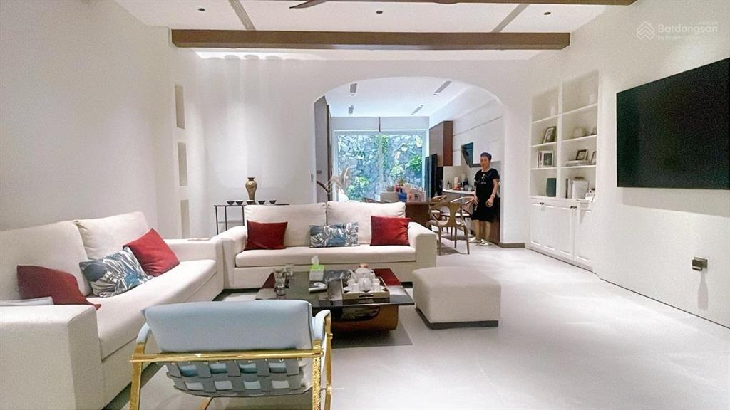 Biệt thự rẻ nhất khu đt việt hưng long biên, 130m2 5tầng thang máy,xây mới full nội thất. giá 40tỷ