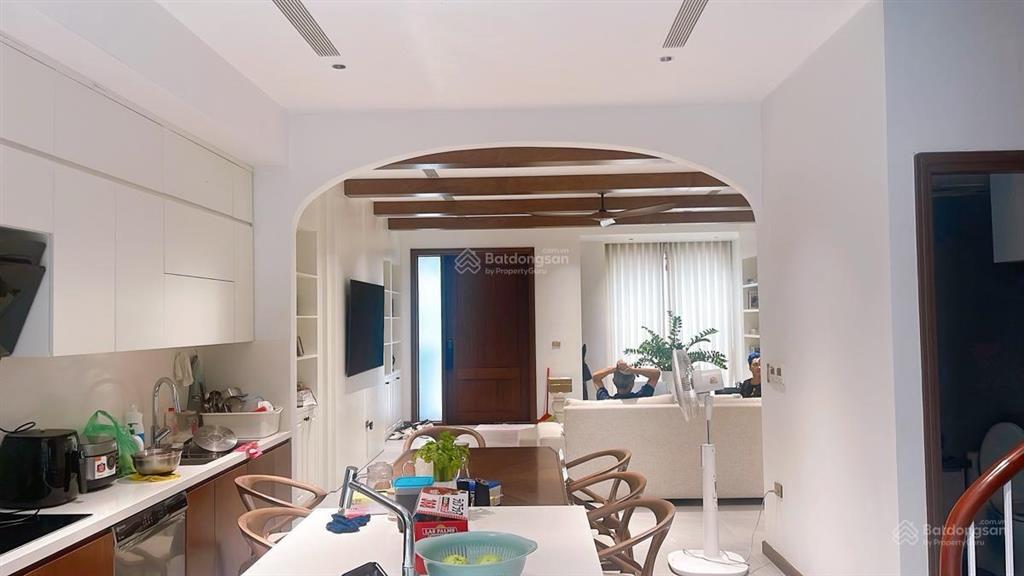 Biệt thự rẻ nhất khu đt việt hưng long biên, 130m2 5tầng thang máy,xây mới full nội thất. giá 40tỷ