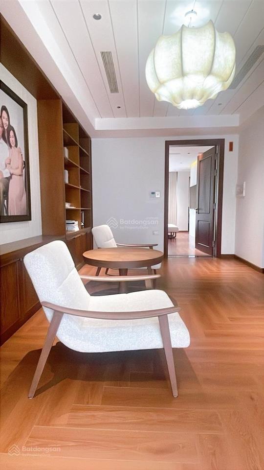 Biệt thự rẻ nhất khu đt việt hưng long biên, 130m2 5tầng thang máy,xây mới full nội thất. giá 40tỷ