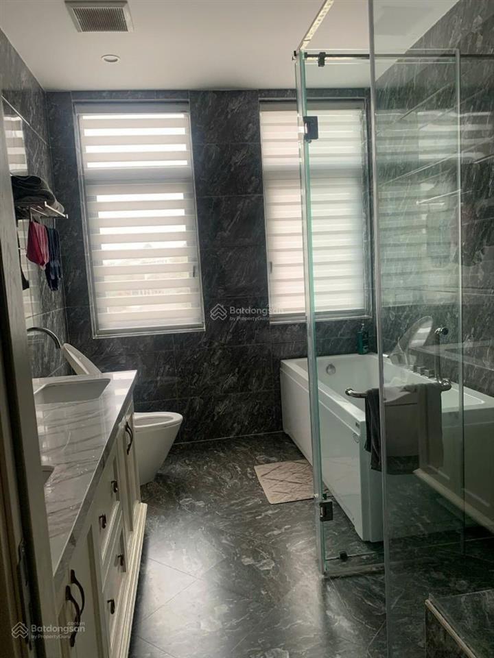 Biệt thự vinhomes riverside 180m2, 4 tầng giá 72 tỷ. chủ cần bán nhanh thương lượng mạnh.
