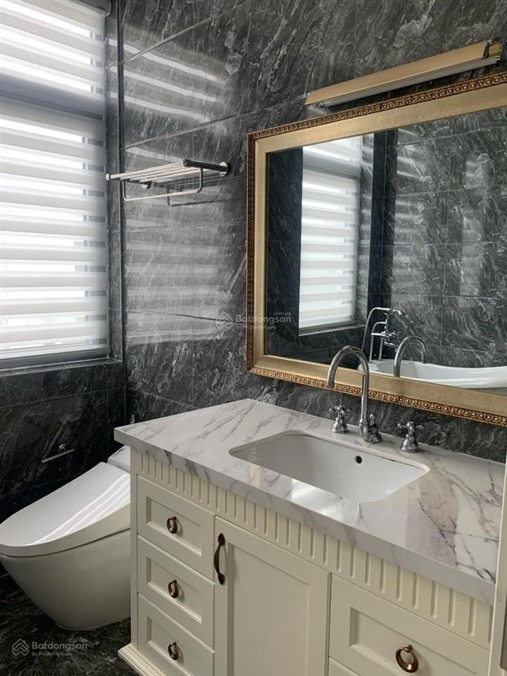 Biệt thự vinhomes riverside 180m2, 4 tầng giá 72 tỷ. chủ cần bán nhanh thương lượng mạnh.