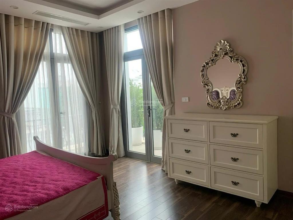Biệt thự vinhomes riverside 180m2, 4 tầng giá 72 tỷ. chủ cần bán nhanh thương lượng mạnh.