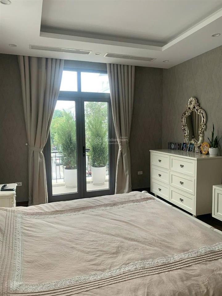 Biệt thự vinhomes riverside 180m2, 4 tầng giá 72 tỷ. chủ cần bán nhanh thương lượng mạnh.