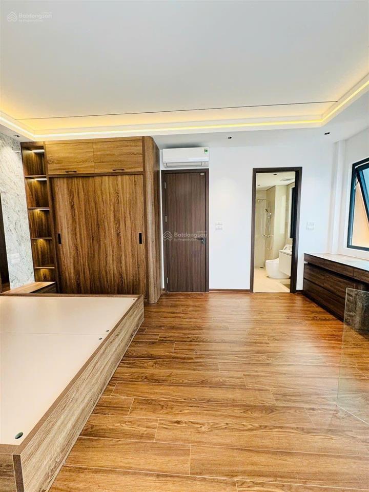 Nguyễn văn cừ long biên 55m2 7tầng thang máy, gara ôtô, full nội thất. giá 15.8tỷ, chủ cần bán gấp.