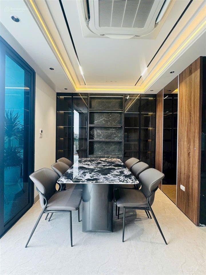 Nguyễn văn cừ long biên 55m2 7tầng thang máy, gara ôtô, full nội thất. giá 15.8tỷ, chủ cần bán gấp.