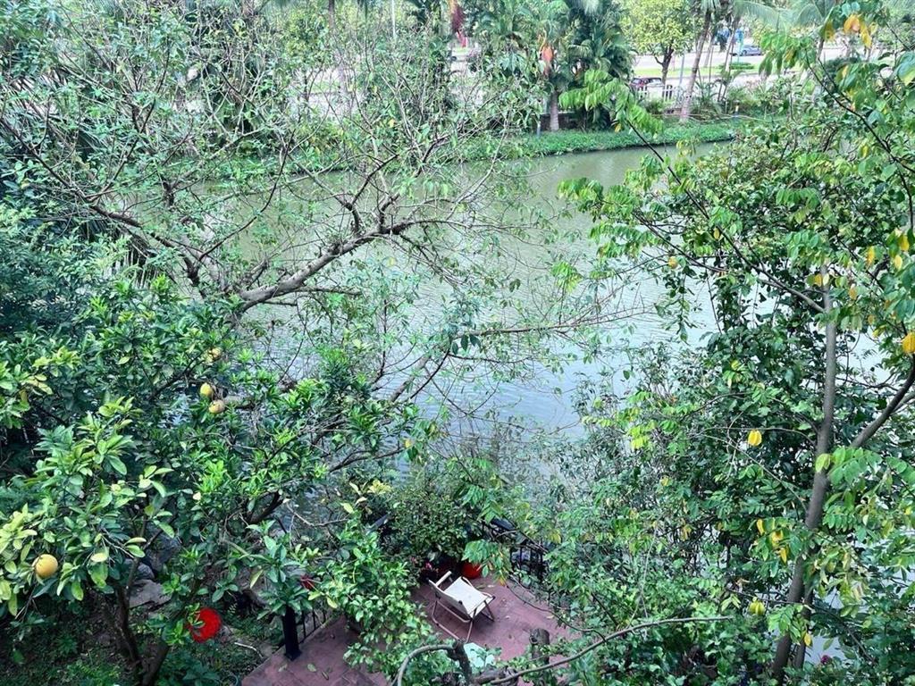 Siêu bt vinhomes riverside long biên, view sông, 300m2 4 tầng nguy nga lộng lẫy. 150tỷ có tl