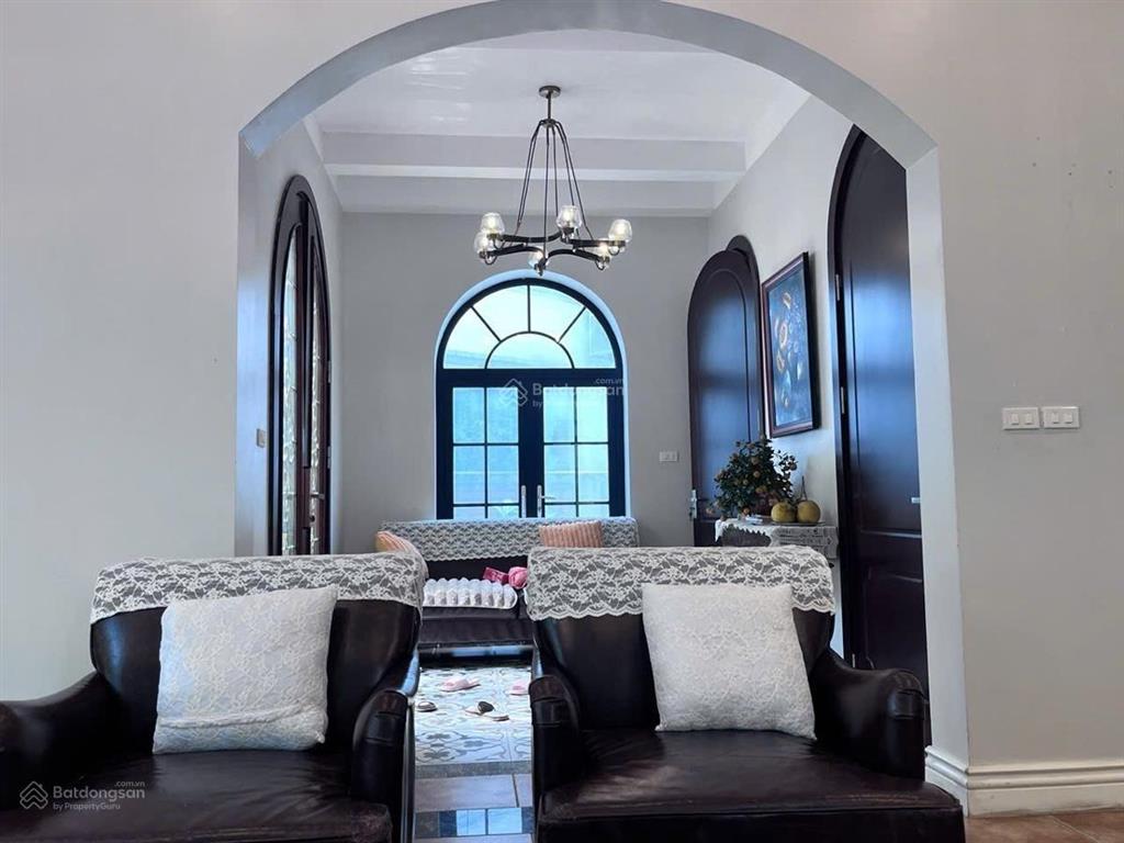Siêu bt vinhomes riverside long biên, view sông, 300m2 4 tầng nguy nga lộng lẫy. 150tỷ có tl