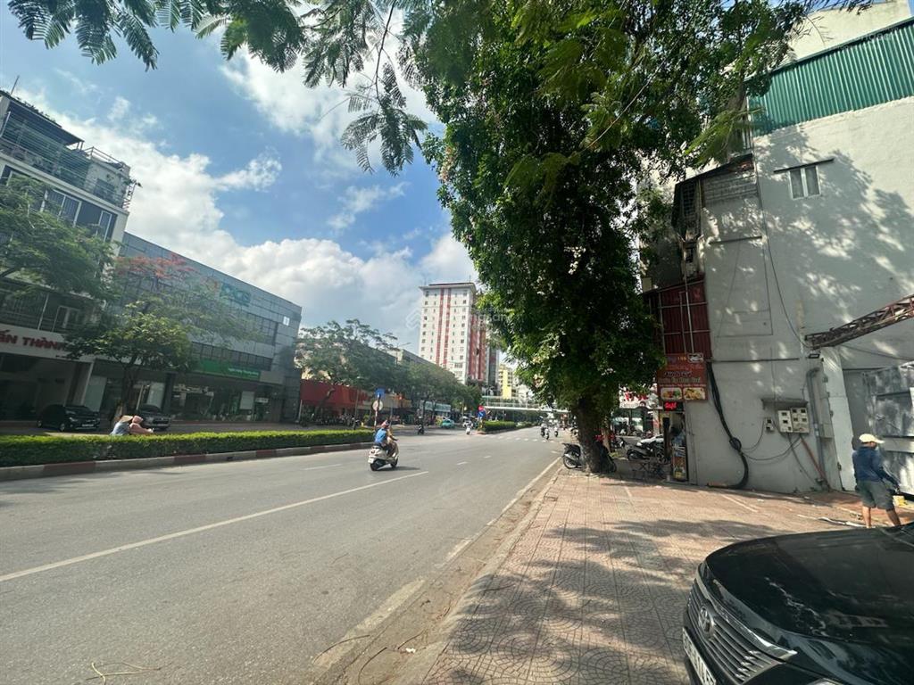 Siêu đầu tư. 96tỷ 197m2 mặt phố nguyễn văn cừ. mặt tiền 8.15m. vị trí đẹp, sổ nở hậu. hiếm có