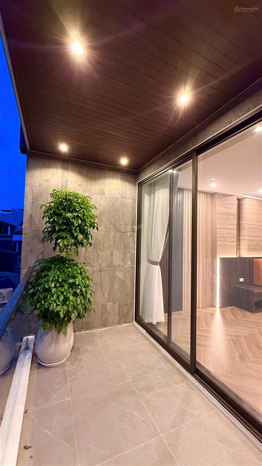 Tòa nhà phố ngọc thụy gần hồng tiến 29tỷ! 90m2, 7tầng, full nội thất, gara ôtô tránh kinh doanh
