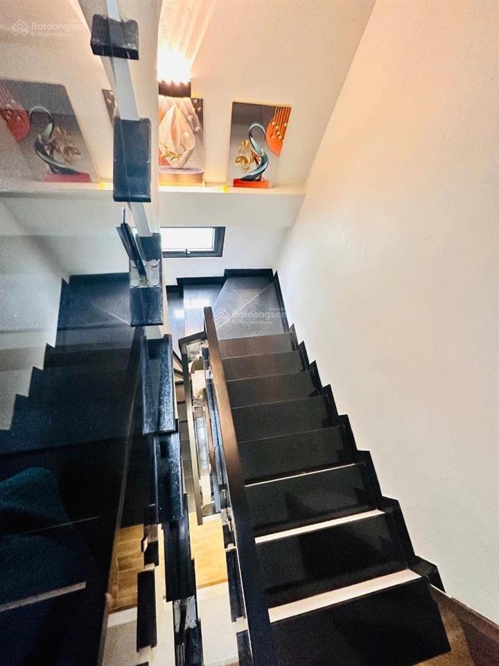 Chủ giảm 2 tỷ bán gấp. nhà phố chu huy mân. 8,8 tỷ 50m2 5 tầng mt 5m full nội thất