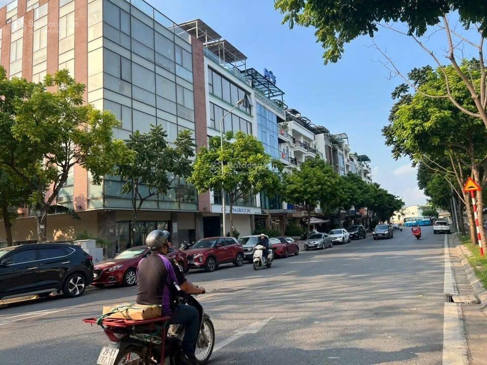 Bán đất mặt phố lâm hạ long biên, 110m2, mặt tiền 8m, giá 60tỷ. vỉa hè rộng, kinh doanh đỉnh